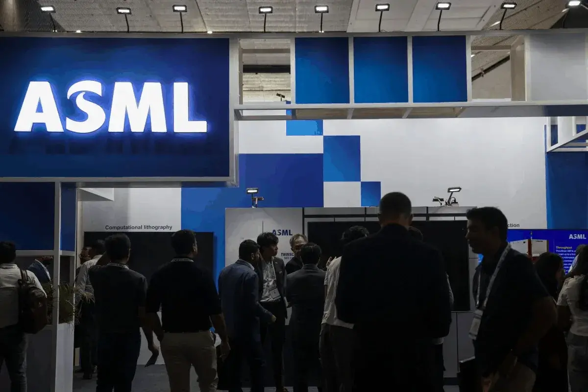 En este momento estás viendo China acumula equipos de litografía de ASML, lo que aviva las peticiones en EE.UU. de una prohibición total de exportación