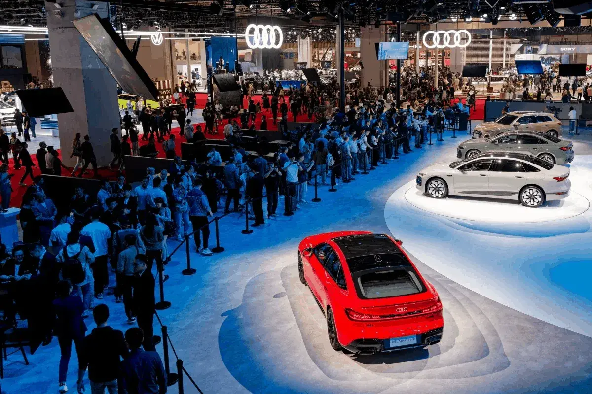 En este momento estás viendo Los fabricantes de automóviles globales buscan una nueva estrategia para China ante la caída de su cuota de mercado por debajo del 30%