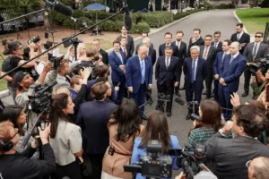 Lee más sobre el artículo EE.UU. corre el riesgo de ceder el liderazgo en la gobernanza de la IA a China y la UE