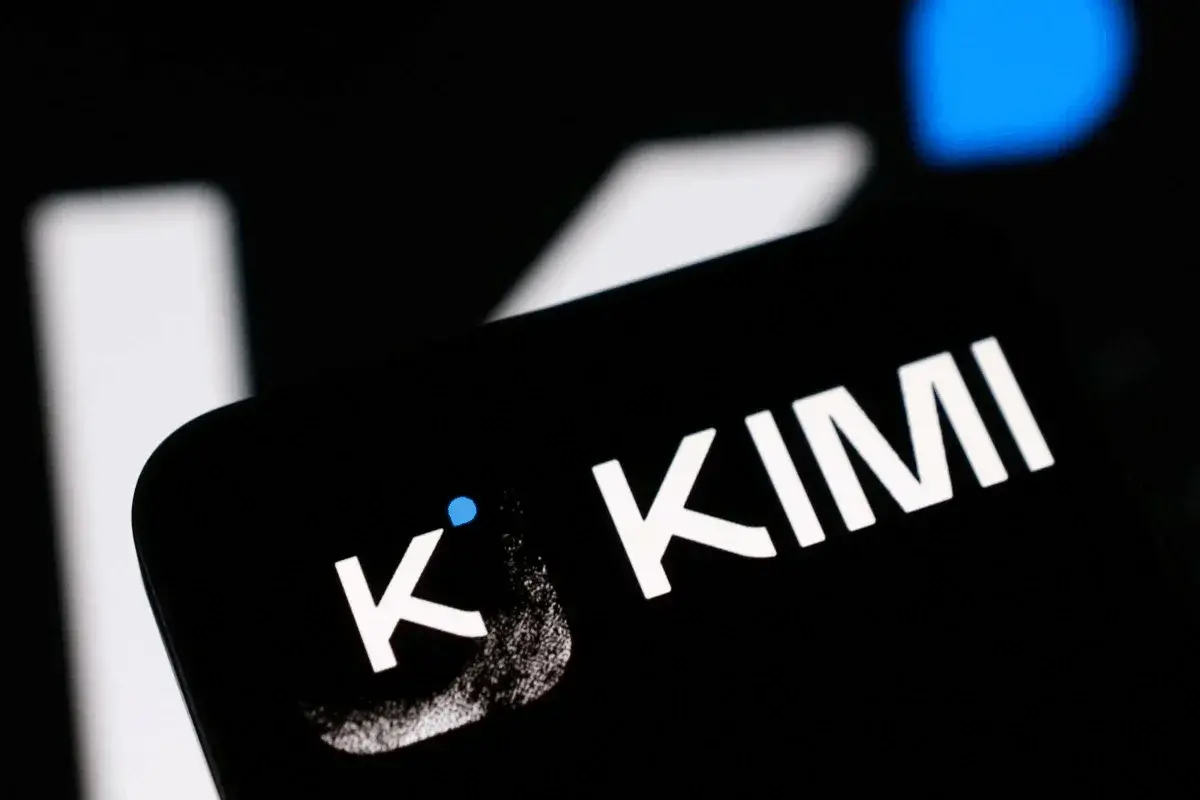 En este momento estás viendo La tarjeta de crédito con IA de Kimi convierte los gastos en cuotas de computación, aunque con limitaciones