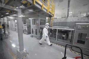 Lee más sobre el artículo El gigante de las baterías CATL registra una desaceleración inesperada en sus beneficios; sus acciones en China continental caen más de un 10%