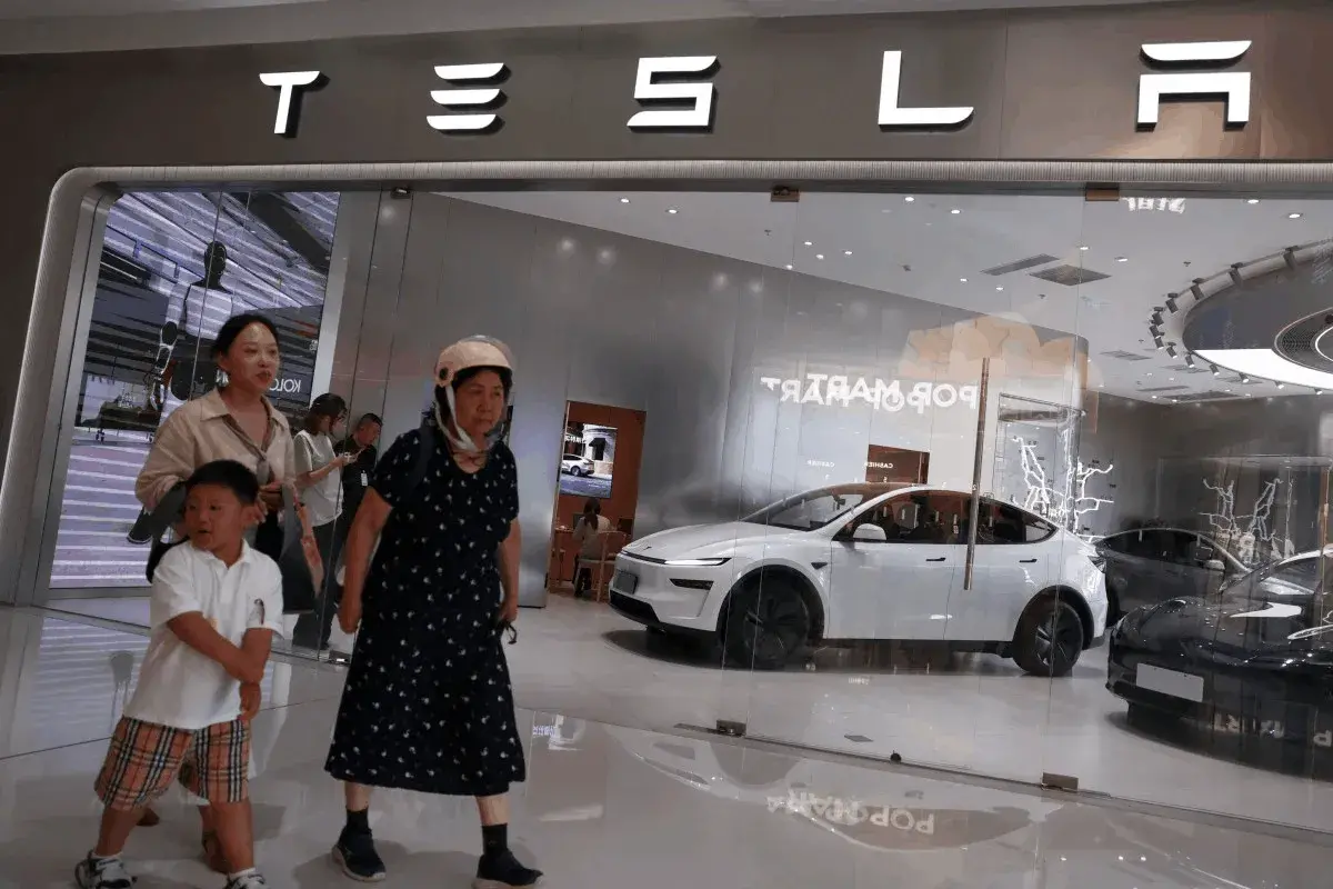 En este momento estás viendo Tesla firma un acuerdo para integrar Alipay en sus vehículos ante una creciente competencia en China