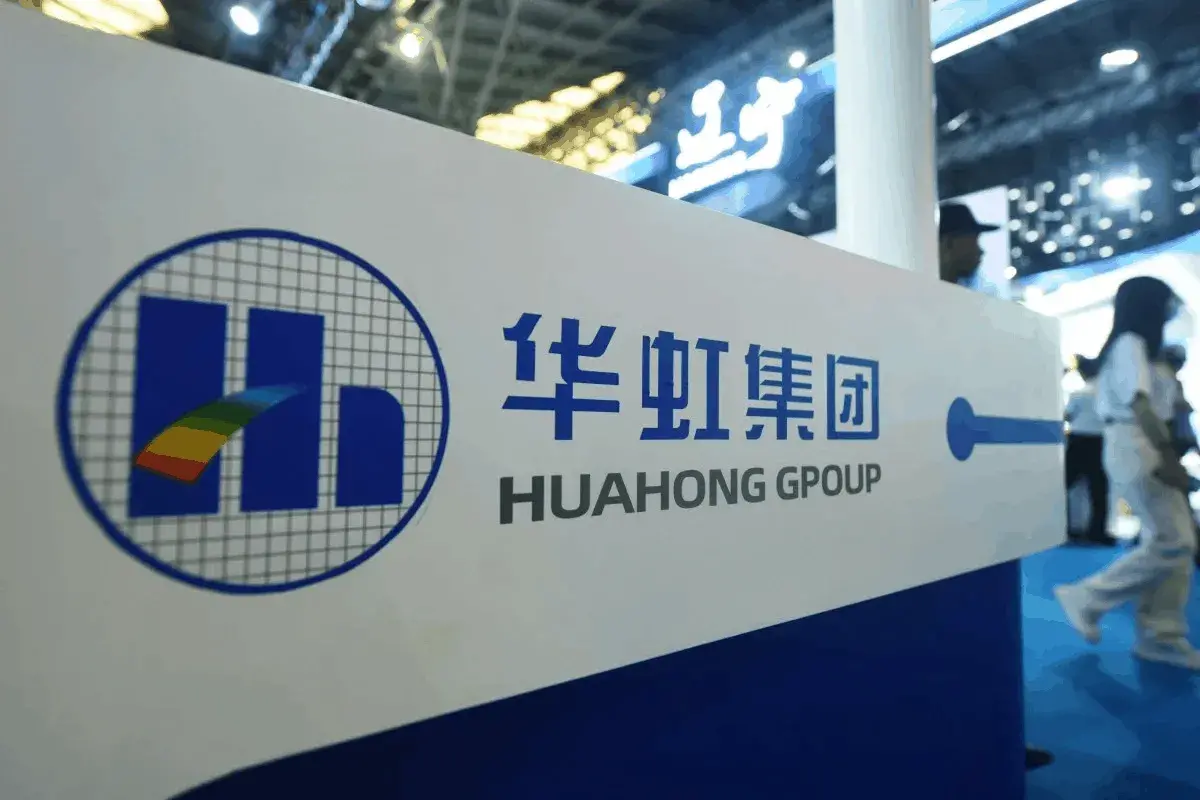 En este momento estás viendo Fondos estatales chinos refuerzan su apuesta por Hua Hong en el impulso a los chips de tecnología madura