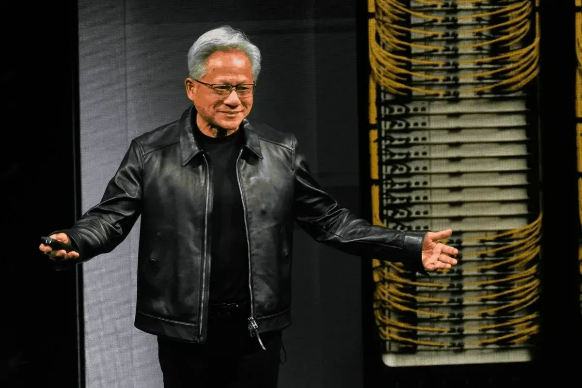 En este momento estás viendo Jensen Huang, de Nvidia, impulsa la «IA soberana» en Kazajistán y resta importancia a los temores sobre una burbuja