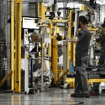 El plan de Renault para ensamblar motores de vehículos eléctricos en una pequeña localidad francesa suscita temores de pérdida de empleo