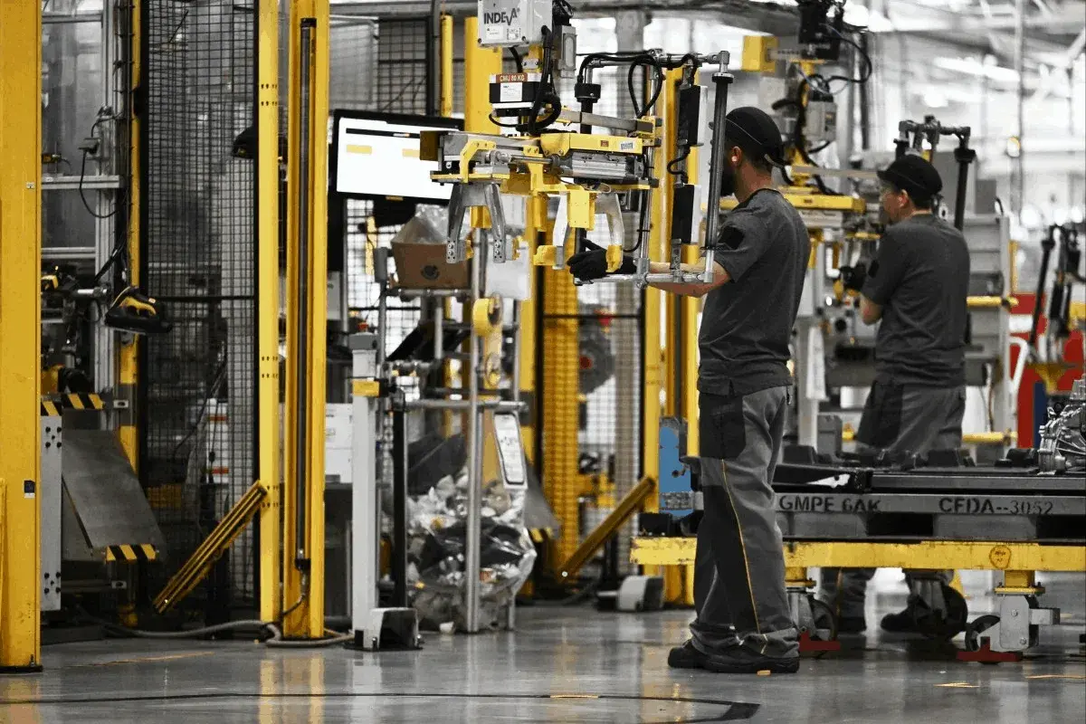 En este momento estás viendo El plan de Renault para ensamblar motores de vehículos eléctricos en una pequeña localidad francesa suscita temores de pérdida de empleo