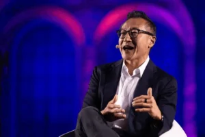 Lee más sobre el artículo La IA de código abierto es la única vía de Europa hacia la independencia tecnológica, afirma el presidente de Alibaba, Joe Tsai