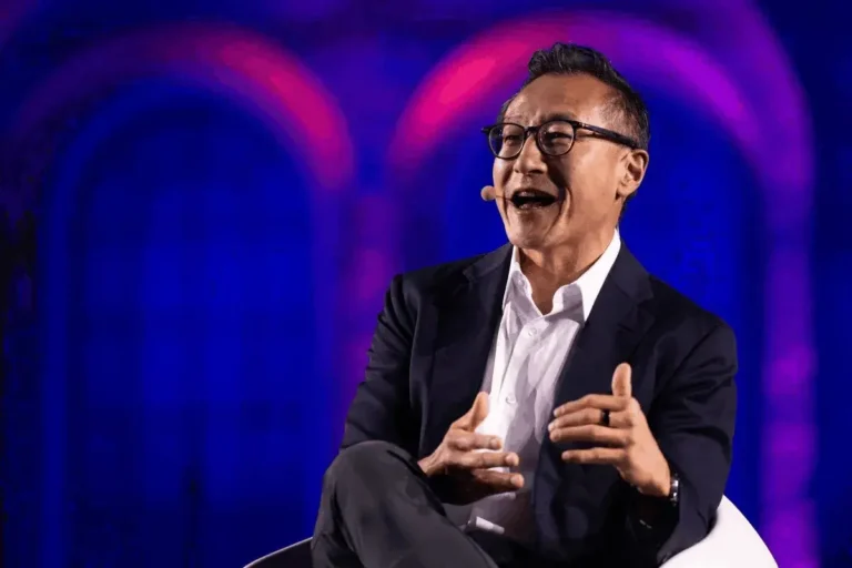 La IA de código abierto es la única vía de Europa hacia la independencia tecnológica, afirma el presidente de Alibaba, Joe Tsai