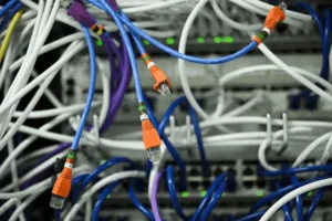 Lee más sobre el artículo Sitios web desconectados en todo el mundo tras el hallazgo de fallos de seguridad críticos mediante IA